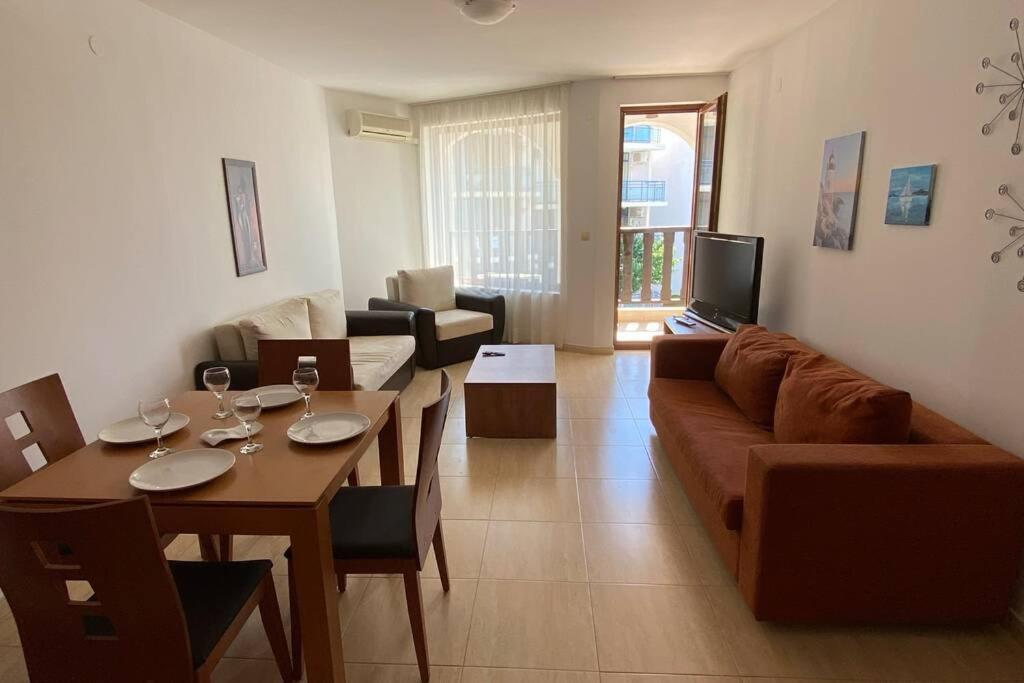 Top Complex Apartment On The Beach Свети Влас Екстериор снимка