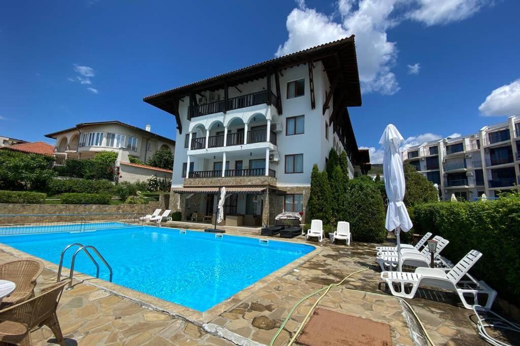 Top Complex Apartment On The Beach Свети Влас Екстериор снимка